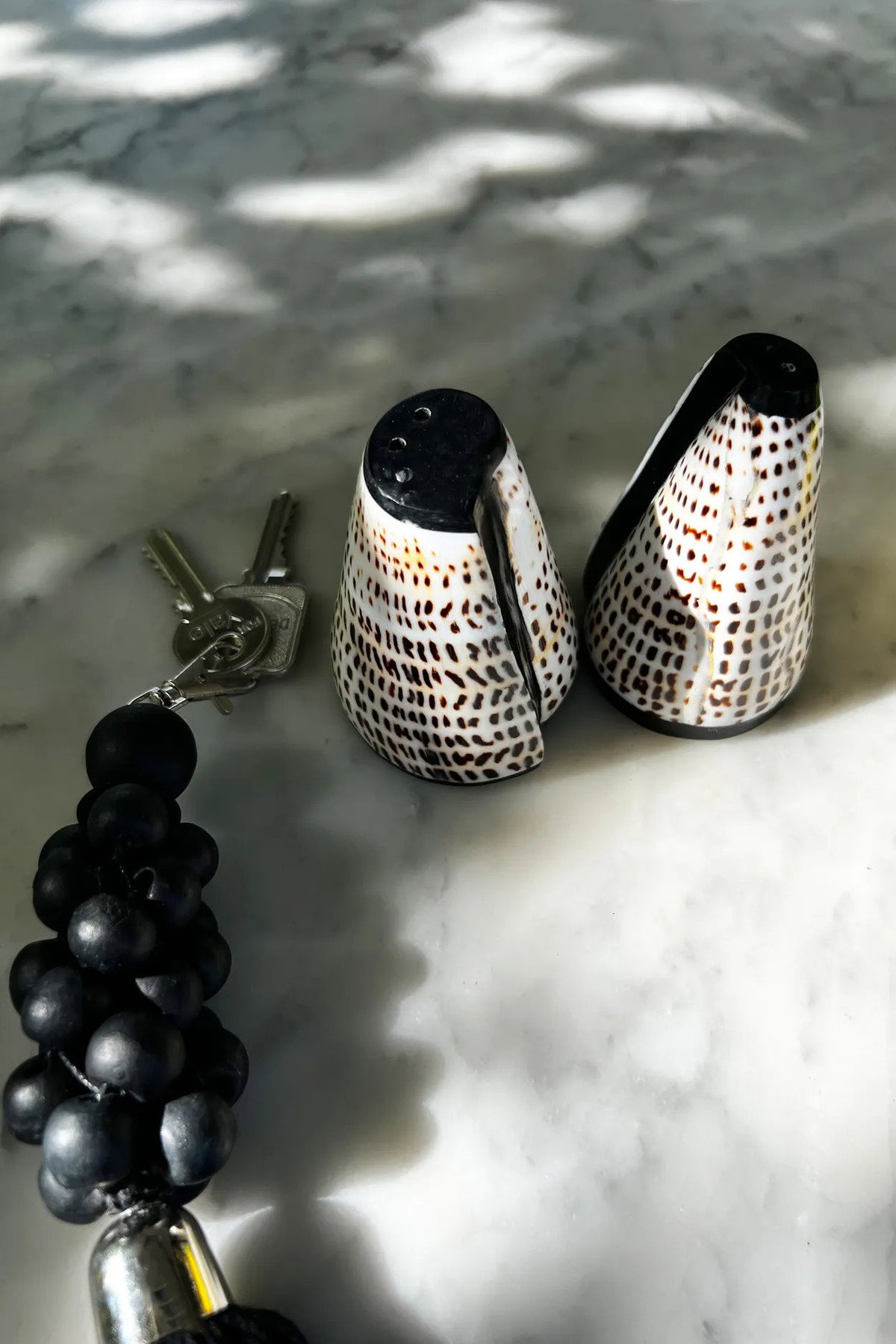 Set solnita si pipernita din scoici naturale 10x6 cm