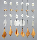 Decoratiune de perete din lemn si scoici naturale 70x30cm
