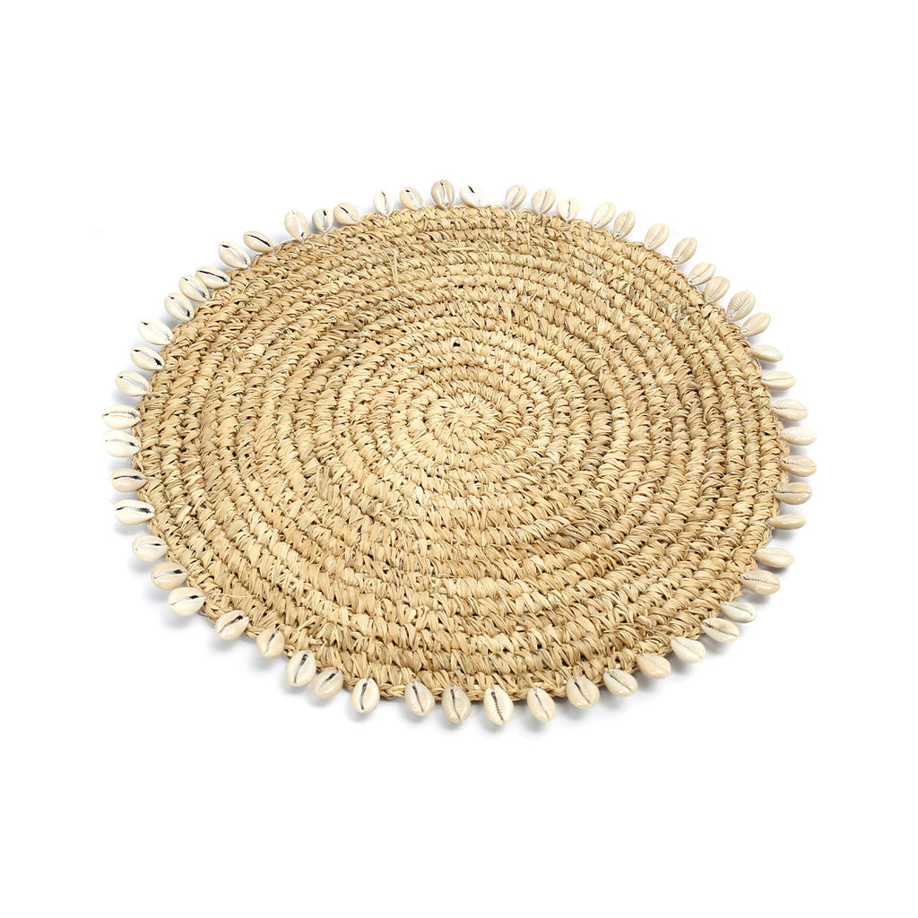 Suport de farfurie din rafie cu scoici naturale 23 cm