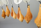 Decoratiune de perete din lemn si scoici naturale 70x30cm
